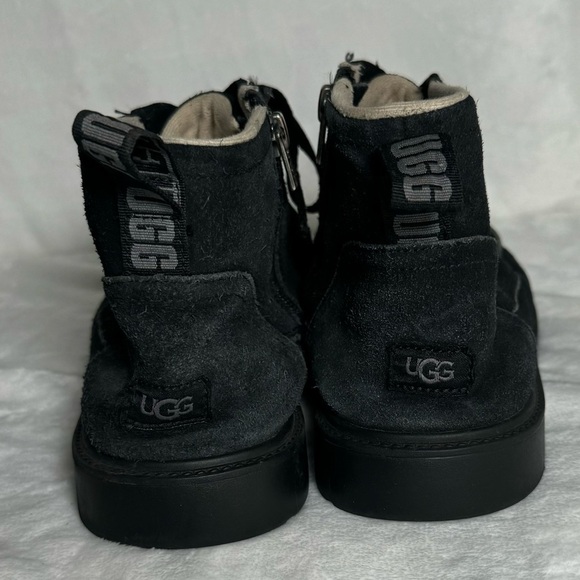 Ugg Kids Chelham Weather Boot in Black Suede Waterproof Size 6 - Picture 4 of 7